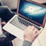 person-hand-apple-laptop-1