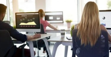 cuánto gana un ejecutivo ecommerce en Perú