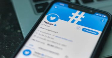 Twitter Procede activar el botón de voto negativo en todo el mundo