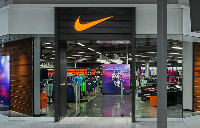 Aumento de las ventas directas en tiendas físicas y digitales por parte de Nike