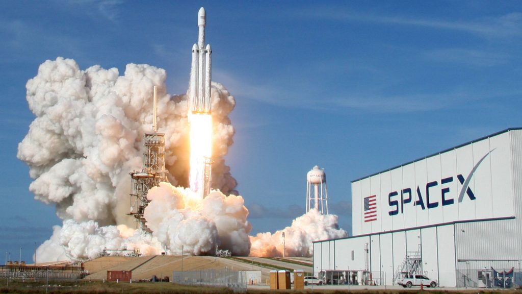 los miembros SpaceX se burlan de rusia en sus lanzamientos de satélites