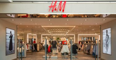 Tienda en formato outlet H&M se expande con apertura a precios bajos