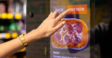 Supermercado Aldi Promociona el primer robot expendedor de pizzas