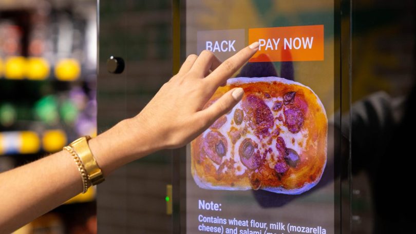 Supermercado Aldi Promociona el primer robot expendedor de pizzas