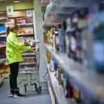 Gobierno francés busca eliminar la ilegalidad de las “dark stores”