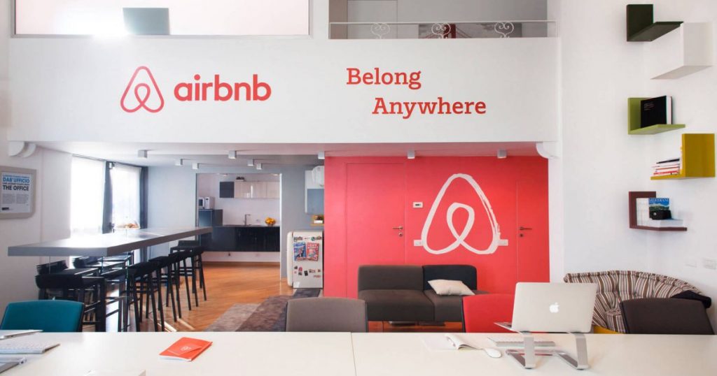 Airbnb vs booking