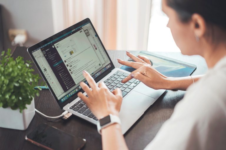Teletrabajo en 2024: Empresas ‘tech’ definen nuevos esquemas de presencialidad