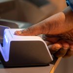 Cuando la identidad queda expuesta de por vida, la banca pierde ¿Por qué la biometría física ya no basta?
